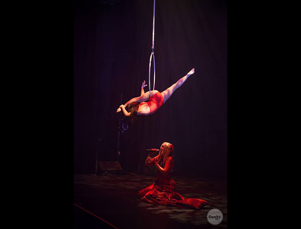 Aerialists Brisbane - Trapeze Artists - Aerial Entertainment Performers